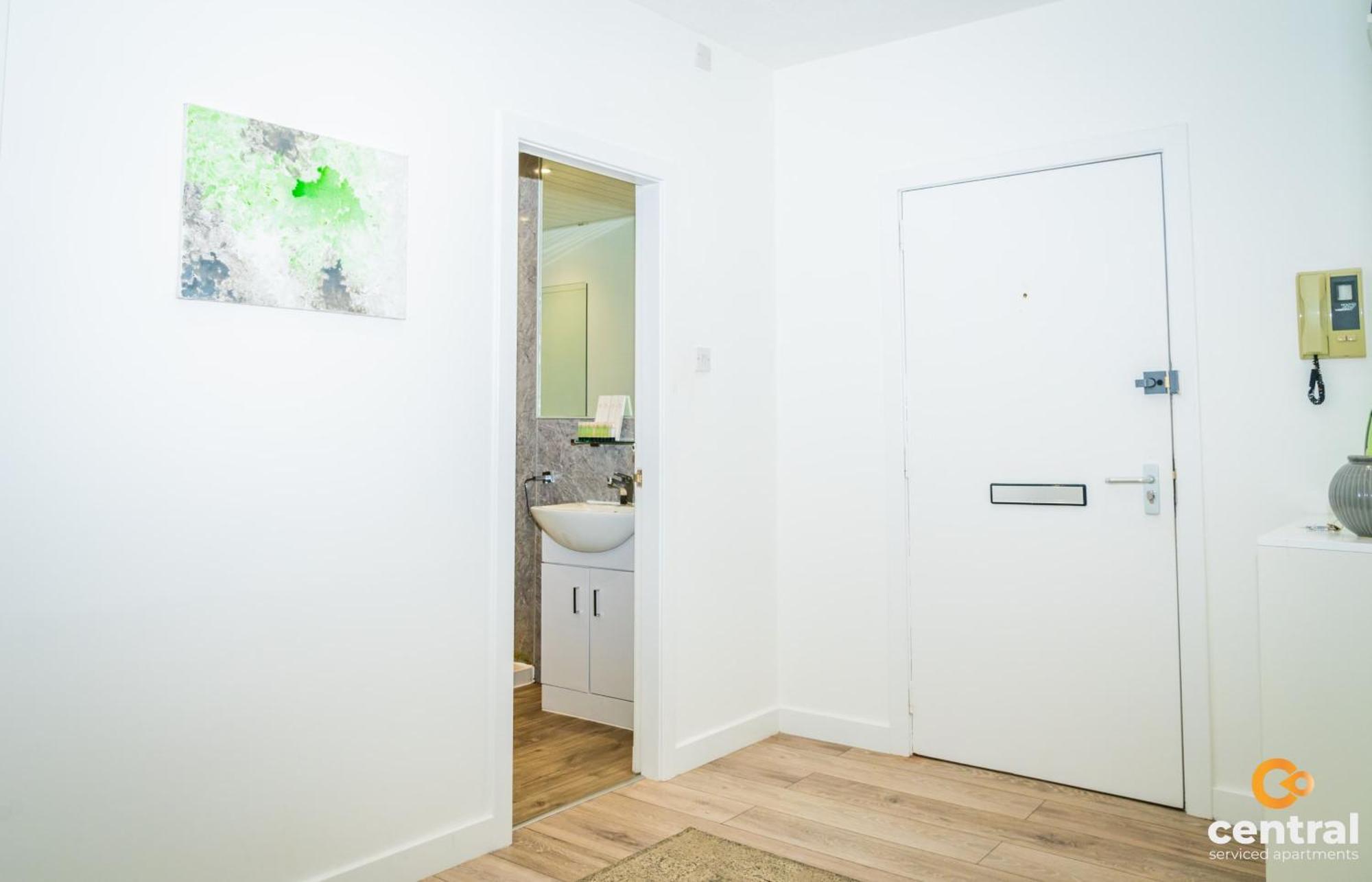 Central Serviced Apartments - 2 Bedroom - Walk Away From City Centre & Universities - Sleeps 4 - 1 X Double 2 X Single - Smart Tvs In All Rooms - Short Term Stays Welcome - Walk Away From Train & Bus Station - Preferred Location For Short Stay In Dun ダンディー エクステリア 写真